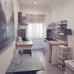 White דירה